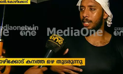 രാത്രിയിലും റോഡില്‍ കാവലായി കോഴിക്കോട്ടുകാര്‍   