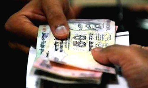 പെന്‍ഷന്‍ നല്‍കിയ ഫോട്ടോയെടുത്ത്, ഇടതു മുന്നണിക്കൊപ്പമെന്ന് പ്രചാരണം; പരാതിയുമായി വൃദ്ധ ദമ്പതിമാര്‍