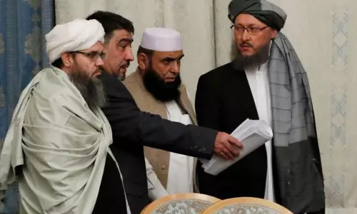 അഫ്ഗാന്‍ പ്രതിപക്ഷവും താലിബാനും തമ്മില്‍ നടത്തുന്ന ചര്‍ച്ചയെ എതിര്‍ത്ത് അഫ്ഗാന്‍ സര്‍ക്കാര്‍