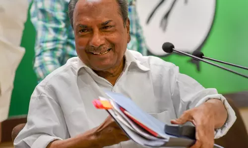 മോദിയെ മാറ്റാന്‍ രാഷ്ട്രീയം മറന്ന് യുഡിഎഫിന് വോട്ട് ചെയ്യണമെന്ന് എ.കെ ആന്‍റണി