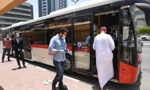 നിർത്തിവെച്ചിരുന്ന ദുബൈ-ഷാർജ ബസ് സർവീസ് വീണ്ടും തുടങ്ങി