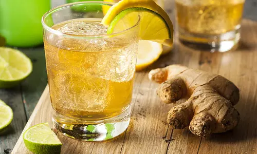 ഇഞ്ചീം നാരങ്ങേം പിന്നെ വേറെന്തൊക്കെയോ അൽക്കുൽത്ത് സാധനങ്ങളും ഇട്ട ആ ബോഞ്ചി വെള്ളം കുടിച്ചാലൊന്നും കുടവയറ് കുറയൂല മക്കളെ...