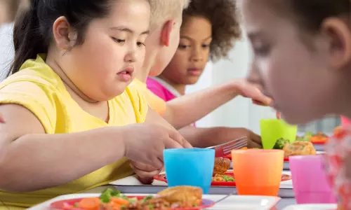 കുഞ്ഞുങ്ങള്‍ തടി വച്ച് ഉരുണ്ടിരിക്കണമെന്ന് വാശി പിടിക്കല്ലേ...