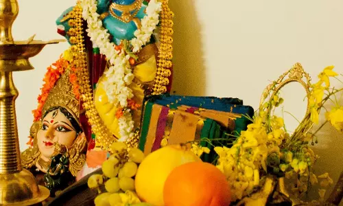 കണിയൊരുക്കാനുള്ള അവസാനവട്ട ഒരുക്കത്തില്‍ മലയാളികള്‍; സജീവമായി വിഷു വിപണി