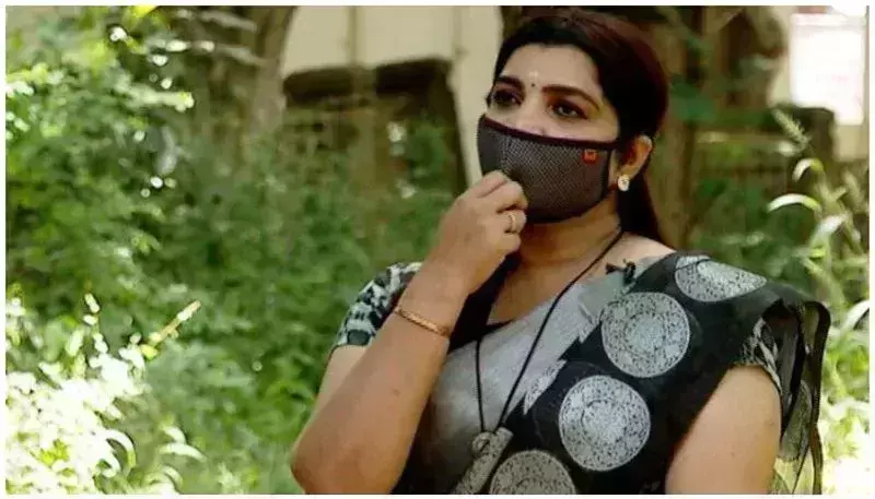 തൊഴിൽത്തട്ടിപ്പിന് ഇടനിലക്കാരിയായത് പാർട്ടിഫണ്ടിന് വേണ്ടിയെന്ന് സരിത: ഓഡിയോ പുറത്ത്