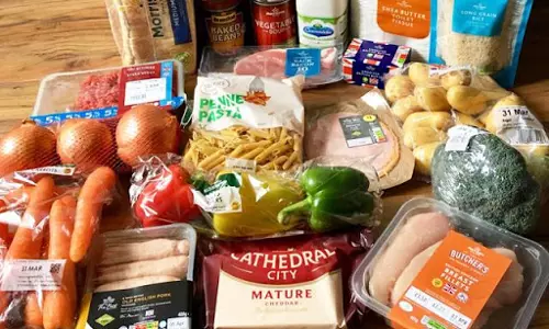 സൗദിയില്‍ ഭക്ഷണം ലഭിക്കാതെ വിഷമത്തിലാണോ? ഇവിടെ വിളിക്കുകയോ രജിസ്ട്രേഷന്‍ പൂര്‍ത്തിയാക്കുകയോ ചെയ്യാം 