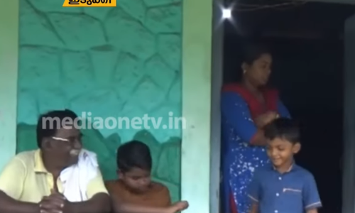 പ്രളയശേഷം ഒരു വര്‍ഷം കഴിഞ്ഞിട്ടും ഇപ്പോഴും ദുരിതാശ്വാസ ക്യാമ്പില്‍ കഴിയുകയാണ് ഒരു കുടുംബം