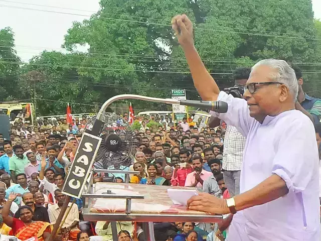 ചൗക്കീദാര് രാജ്യത്തെ കൊള്ളയടിക്കുന്നു; മോദിക്കെതിരെ ആഞ്ഞടിച്ച് വി.എസ് ചൗക്കീദാര് രാജ്യത്തെ കൊള്ളയടിക്കുന്നു; മോദിക്കെതിരെ ആഞ്ഞടിച്ച് വി.എസ്