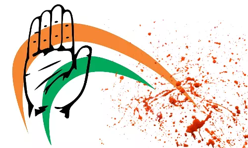 അക്രമ രാഷ്ട്രീയത്തിന്റെ കൊലക്കത്തി പേറുന്ന കോണ്ഗ്രസ് അക്രമ രാഷ്ട്രീയത്തിന്റെ കൊലക്കത്തി പേറുന്ന കോണ്ഗ്രസ്