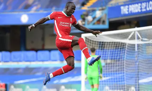 ചെല്‍സിയെയും തകര്‍ത്ത് ചാമ്പ്യന്മാര്‍ മുന്നോട്ട്...