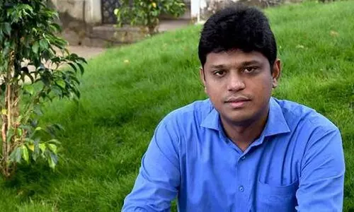 ഇളം നീല, കടും നീല..; നീല ഷര്‍ട്ട് മാത്രം ധരിക്കുന്ന ജില്ലാ കലക്ടര്‍