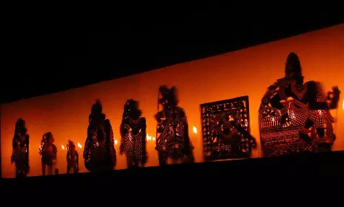 എല്ലാവരെയും പോളിങ് ബൂത്തിലെത്തിക്കാന്‍ തോല്‍പ്പാവക്കൂത്ത്