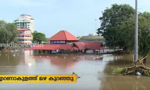 ആലുവ പുഴയുടെ ജലനിരപ്പ് കുറഞ്ഞു