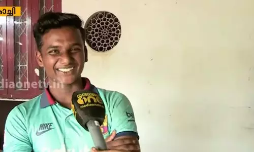 പൊലിസിന്റെ പണി ഏറ്റു, അക്കുവിനി വീടിന് പുറത്തിറങ്ങില്ല | News Theatre 