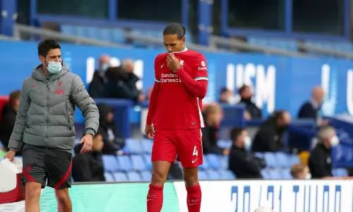 ഉടനെ തിരിച്ചുവരൂ; വാന്‍ ഡൈക്കിന് പിന്തുണയുമായി ലോകതാരങ്ങള്‍