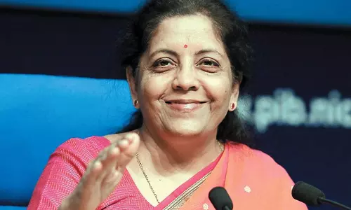 കുമ്മനത്തിന്  വോട്ട് തേടി നിര്‍മല സീതാരാമന്‍റെ റോഡ് ഷോ