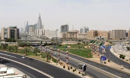 സൗദി ലേബര്‍ക്യാമ്പുകളിലെ തൊഴിലാളികളെ മാറ്റിപാര്‍പ്പിക്കാന്‍ തുടങ്ങി  