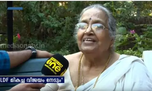 ശാരദ ടീച്ചര്‍ക്കൊപ്പം  ‘വോട്ടുവഴിയില്‍’