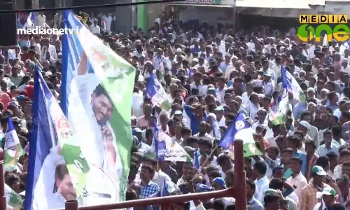 രണ്ടു പ്രാദേശിക പാര്‍ട്ടികളുടെ പൊരിഞ്ഞ പോരാട്ടം...