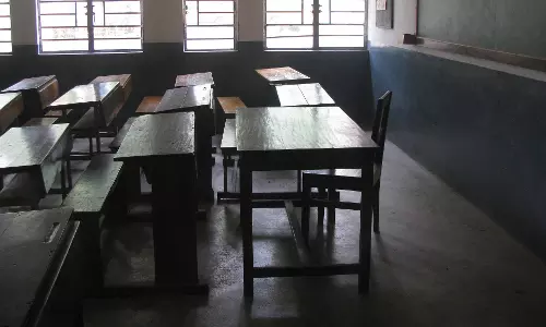 എയ്ഡഡ് സ്കൂൾ അധ്യാപകർ തെരഞ്ഞെടുപ്പുകളിൽ മത്സരിക്കുന്നത് വിലക്കി ഹൈകോടതി