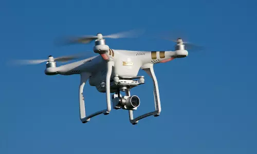 ‘കൂട്ടംകൂടി നില്‍ക്കരുത്’;എല്ലാം കണ്ടുകൊണ്ട് മുകളില്‍ ഒരാളുണ്ട്..!