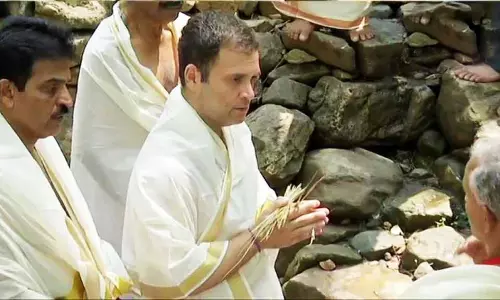 രാഹുലിന്റെ തിരുനെല്ലിയിലെ ബലിതര്പ്പണം പിതൃക്കള്ക്കും രക്തസാക്ഷികള്ക്കും വേണ്ടി രാഹുലിന്റെ തിരുനെല്ലിയിലെ ബലിതര്പ്പണം പിതൃക്കള്ക്കും രക്തസാക്ഷികള്ക്കും വേണ്ടി