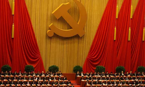 കമ്മ്യൂണിസ്റ്റ് പാര്‍ട്ടി അംഗങ്ങള്‍ക്ക് പൗരത്വം നല്‍കേണ്ടതില്ല; വിചിത്ര നടപടിയുമായി അമേരിക്ക