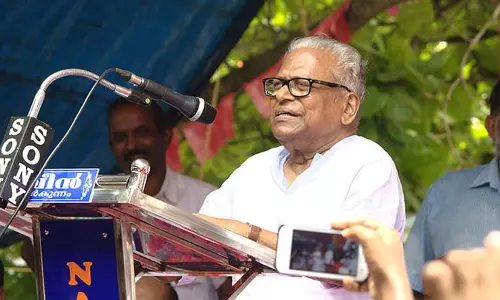 വിഎസ് നിശബ്‍ദമായ കേരളവും വിഎസ് ഇല്ലാത്ത പാർട്ടിയും