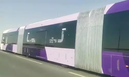 ഖത്തറിന്റെ അതിവേഗ ഇലക്ട്രിക് ബസ് സര്‍വീസ് പരീക്ഷണയോട്ടം നടത്തി