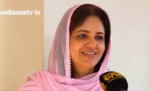 കോഴിക്കോട്ടെ ഏക വനിതാ സ്ഥാനാര്‍ഥി വോട്ട് തേടുന്നതിങ്ങനെ.. 