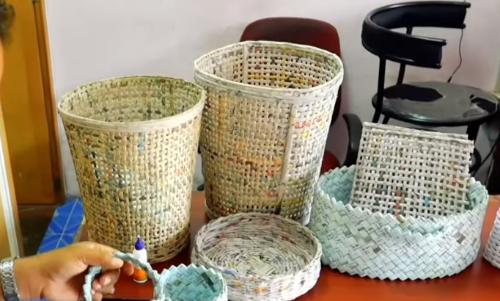 കടലാസുകള്‍ വെറുതെ കത്തിച്ചു കളയല്ലേ...അനീഷ് ഒന്നാന്തരം കരകൗശല വസ്തുക്കള്‍ ഉണ്ടാക്കിത്തരും