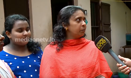 മിലിട്ടറി ബാരക്കിനും വിക്രം മൈതാനിക്കും സമീപം താമസിക്കുന്നവര്‍ വീടിന് അറ്റകുറ്റപ്പണി പോലും നടത്താനാവാതെ വലയുന്നു