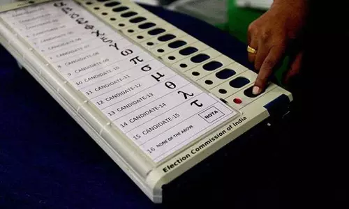 വോട്ടര്പട്ടികയെ ചൊല്ലി വടകരയില് തര്ക്കം വോട്ടര്പട്ടികയെ ചൊല്ലി വടകരയില് തര്ക്കം