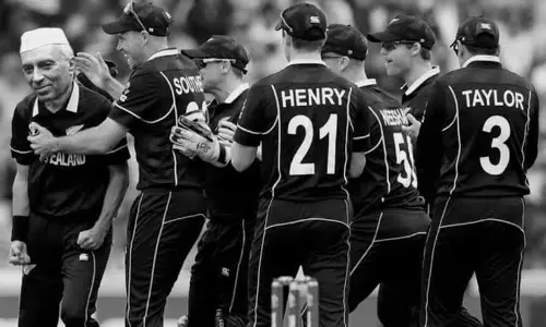 ഇതും നെഹ്റുവിന്റെ തലയിലോ? തോൽവിയിലും ചിരിപടർത്തി സോഷ്യൽ മീഡിയ ഇതും നെഹ്റുവിന്റെ തലയിലോ? തോൽവിയിലും ചിരിപടർത്തി സോഷ്യൽ മീഡിയ