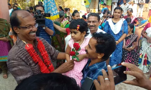 ഇത് സതീഷ് ചന്ദ്രന് സ്റ്റൈല്; സാമൂഹ്യ മാധ്യമ പ്രചരണം ഇങ്ങനെയും ചെയ്യാം ഇത് സതീഷ് ചന്ദ്രന് സ്റ്റൈല്; സാമൂഹ്യ മാധ്യമ പ്രചരണം ഇങ്ങനെയും ചെയ്യാം