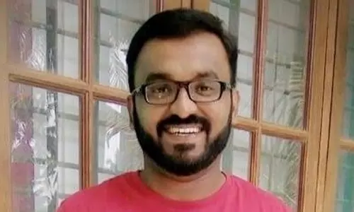 ‘’ചങ്ക് പറിച്ച് കാണിക്കുന്നവരോട് ചെമ്പരത്തി പൂവാണോ എന്ന് ചോദിക്കരുതേ..’’ രാഹുലിനെയും പ്രിയങ്കയെയും പ്രശംസിച്ച് പരിക്കേറ്റ  മാധ്യമപ്രവര്‍ത്തകന്‍