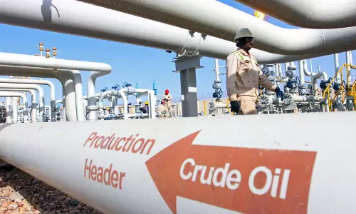 ആഗോള വിപണിയില് എണ്ണ വില കൂടി; ഇറാന്-യുഎസ് സംഘര്ഷം തുടരുന്നതിനാല് വിലയിടിയാന് സാധ്യതയില്ലെന്ന് സൂചന ആഗോള വിപണിയില് എണ്ണ വില കൂടി; ഇറാന്-യുഎസ് സംഘര്ഷം തുടരുന്നതിനാല് വിലയിടിയാന് സാധ്യതയില്ലെന്ന് സൂചന