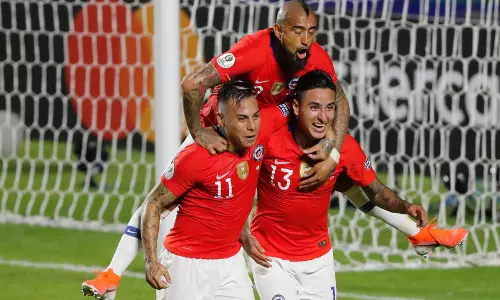 ഇക്വഡോറിനെ പൂട്ടാന്‍ ചിലി