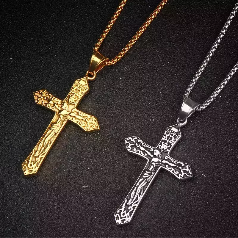 ഈ വീട് നിറയെ കുരിശുകളും സ്റ്റാമ്പുകളുമാണ്; അപൂര്‍വ്വ ശേഖരവുമായി ഒരു അച്ഛനും മകനും