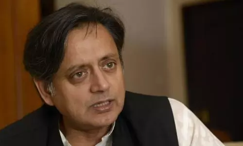 കോൺഗ്രസ് കേന്ദ്ര നേതൃത്വത്തിലും മാറ്റം വേണമെന്ന് ശശി തരൂർ കോൺഗ്രസ് കേന്ദ്ര നേതൃത്വത്തിലും മാറ്റം വേണമെന്ന് ശശി തരൂർ