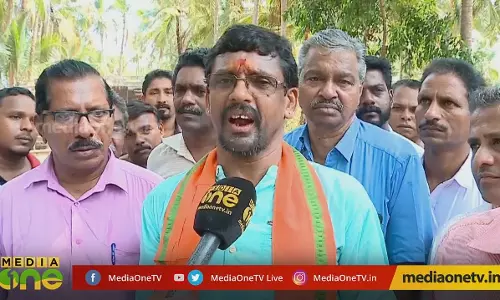 കന്നഡ വോട്ടുകളിൽ കണ്ണുവെച്ച് രവീശ തന്ത്രിയുടെ പ്രചരണം കന്നഡ വോട്ടുകളിൽ കണ്ണുവെച്ച് രവീശ തന്ത്രിയുടെ പ്രചരണം