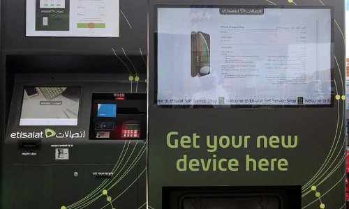 അബൂദബിയിൽ എളുപ്പത്തിൽ മൊബൈൽ ഫോണുകൾ സ്വന്തമാക്കാൻ വെൻഡിങ് മെഷീനുകൾ