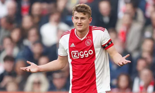 കൂട്ടുകാരന്റെ ക്ഷണം വെറുതെയായി; ആ 19-കാരൻ ബാഴ്‌സയിലേക്കില്ല, നേട്ടം യുവന്റസിന്  