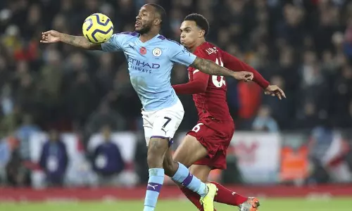 പ്രീമിയര്‍ ലീഗ് അനിശ്ചിതമായി നീട്ടി, ക്ലബുകള്‍ കുറഞ്ഞത് 30% പ്രതിഫലം വെട്ടിക്കുറക്കും