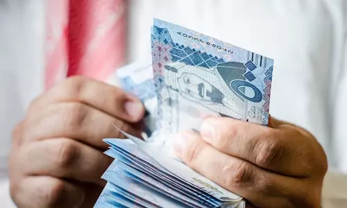 സൗദിയില്‍ പന്ത്രണ്ട് ലക്ഷത്തോളം ജീവനക്കാര്‍ക്ക് ശമ്പളം വൈകുന്നുവെന്ന് തൊഴില്‍ മന്ത്രാലയം