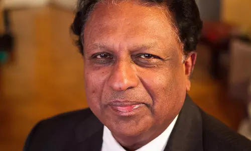 വിദേശകാര്യ വിദഗ്‍ധനും മുൻ അംബാസിഡറുമായ ടി.പി ശ്രീനിവാസൻ ബിജെപി വേദിയിൽ; കുമ്മനത്തിന് പിന്തുണ