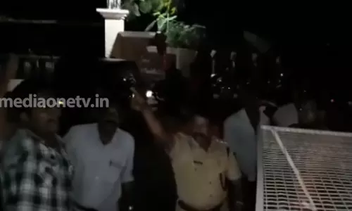 തിരുവനന്തപുരം ശ്രീകാര്യത്ത് പൊലീസ്-ഡി.വൈ.എഫ്.ഐ സംഘര്‍ഷം