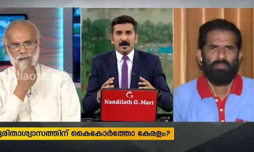 ദുരിതാശ്വാസത്തിന് കൈ കോർത്തോ കേരളം? 