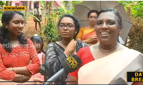 ചിറ്റയം ഗോപകുമാറിനുവേണ്ടി വോട്ടഭ്യര്‍ത്ഥിച്ച് ഭാര്യയും മക്കളും