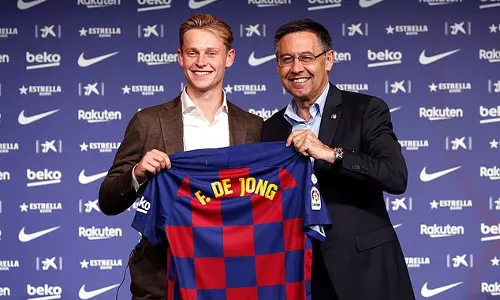 പുതിയ യുവതാരത്തെ കാണാനെത്തിയത് ആയിരക്കണക്കിന് ബാഴ്‌സ ആരാധകർ 